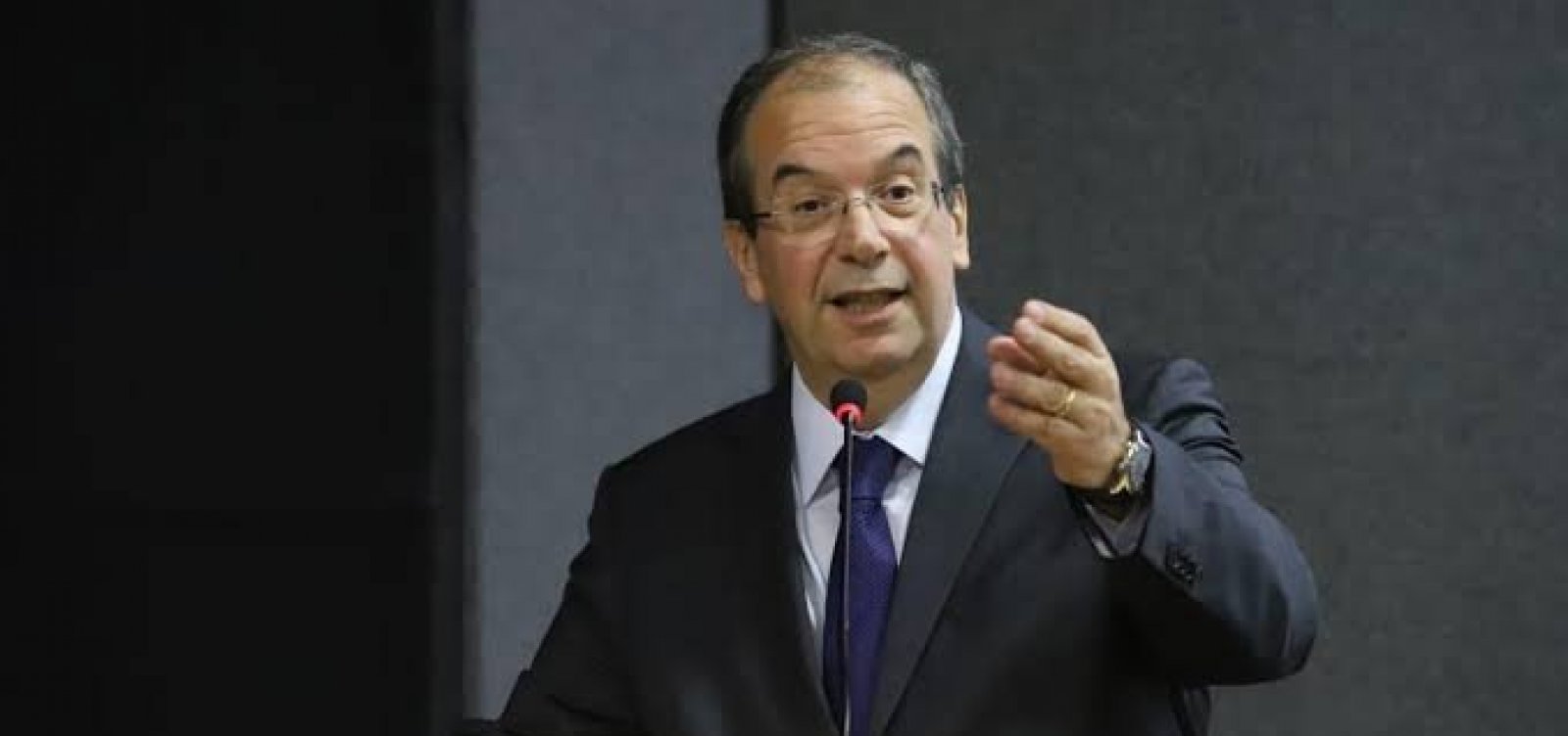 Por risco de censura em ação contra Lula, corregedor do TSE cobra provas de Flávio Bolsonaro 