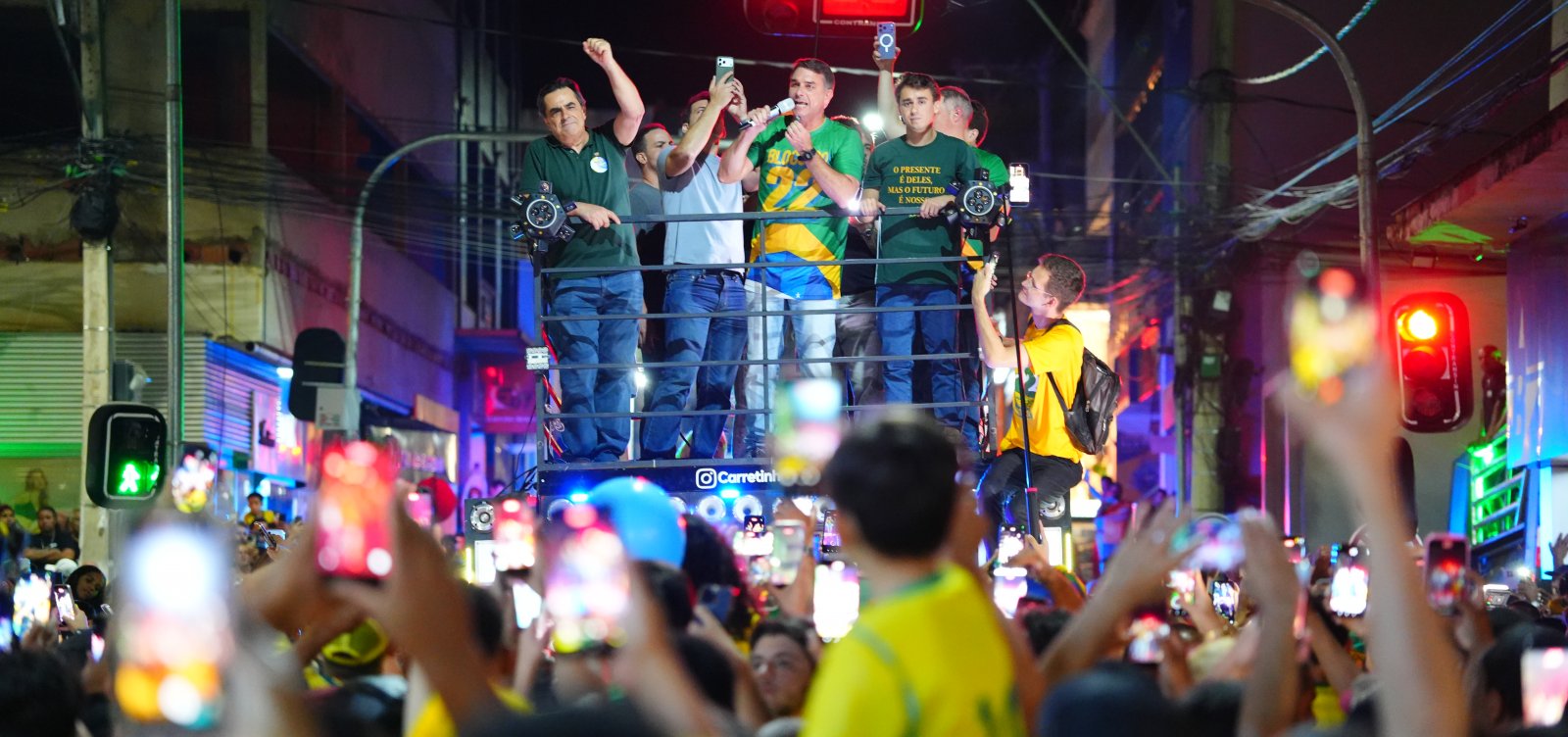 Flávio Bolsonaro participa de ato na Barra com ACM Neto e Nikolas Ferreira neste sábado