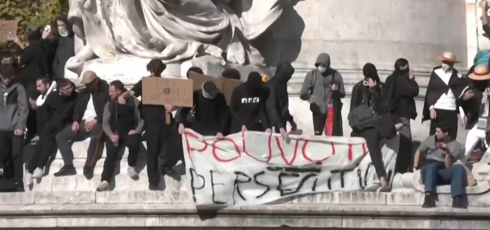 Protestos na França deixam um morto, mais de 500 policiais feridos e quase 1.800 detidos
