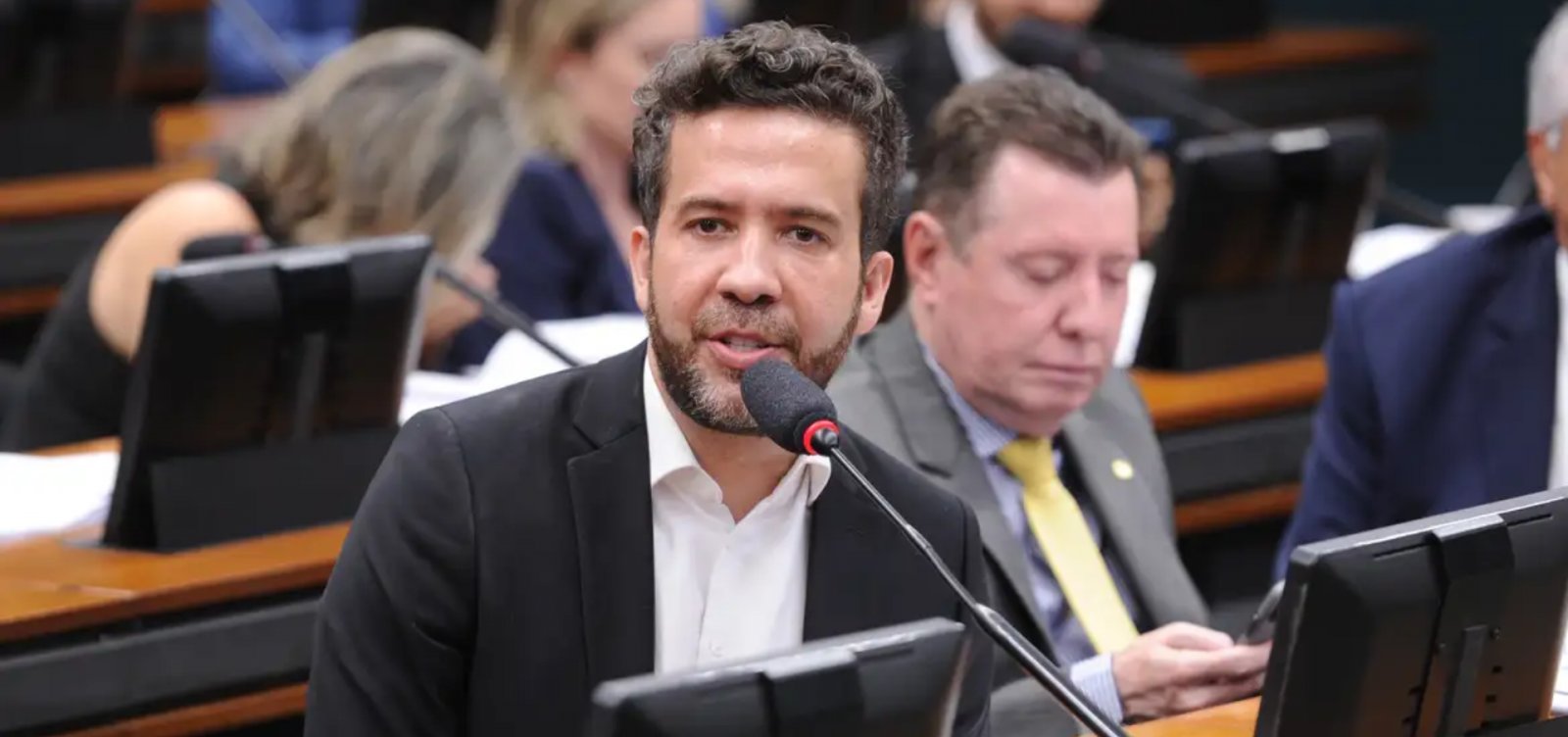 André Janones é internado na UTI após episódio de arritmia cardíaca