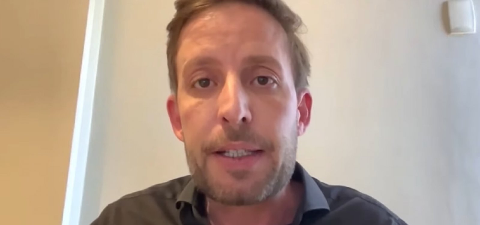 Jornalista Caio Barbieri avalia que Lula teve vantagem em debate com Flávio Bolsonaro