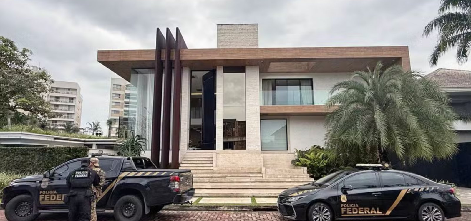 Mãe e irmão de Oruam são presos em operação da PF contra esquema de internet do CV