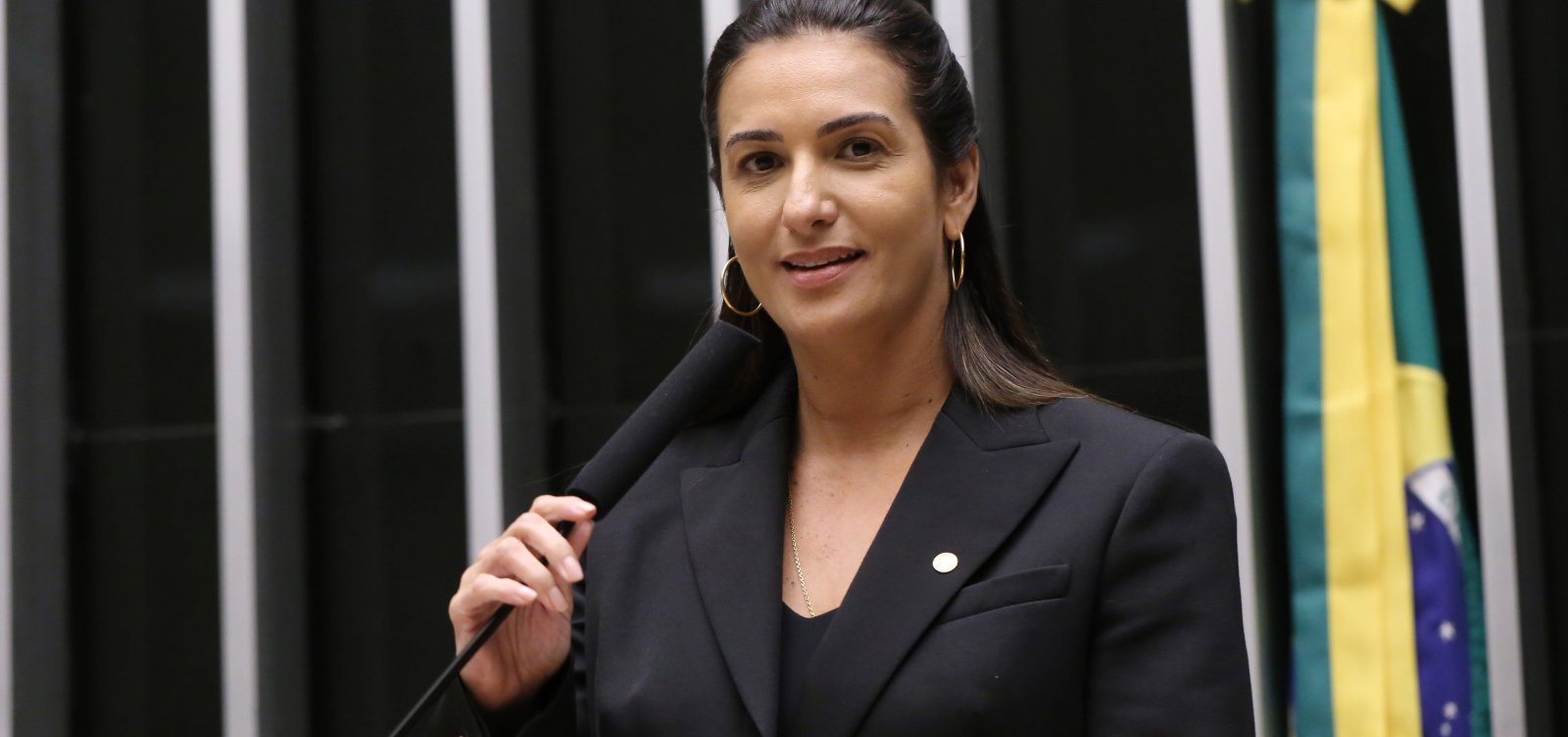 Deputada Roberta Roma deixa semi-intensiva e tem alta prevista para esta terça