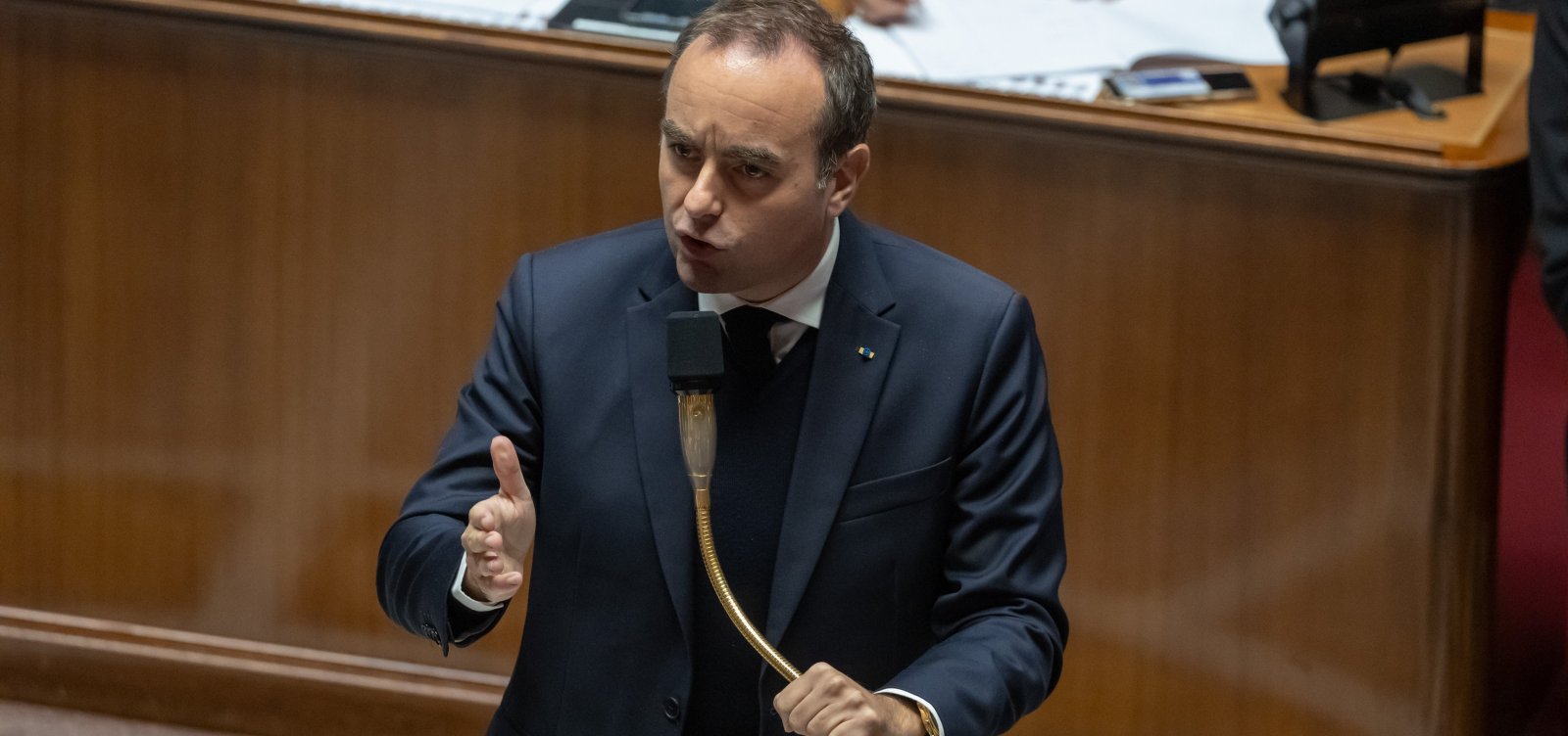 Primeiro-ministro francês acusa extrema esquerda de “plano de insurreção” após tumultos em protestos