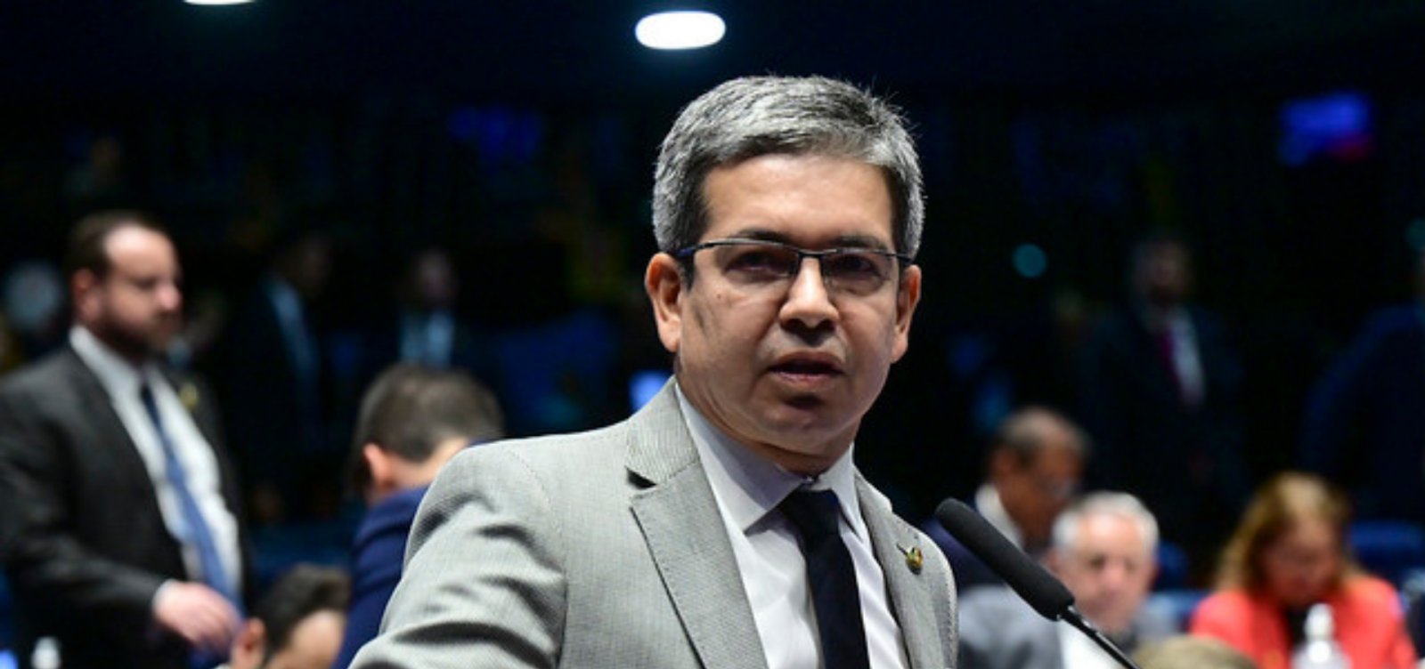 Líder do governo no Senado aciona Conselho de Ética contra Flávio e pede perda de mandato