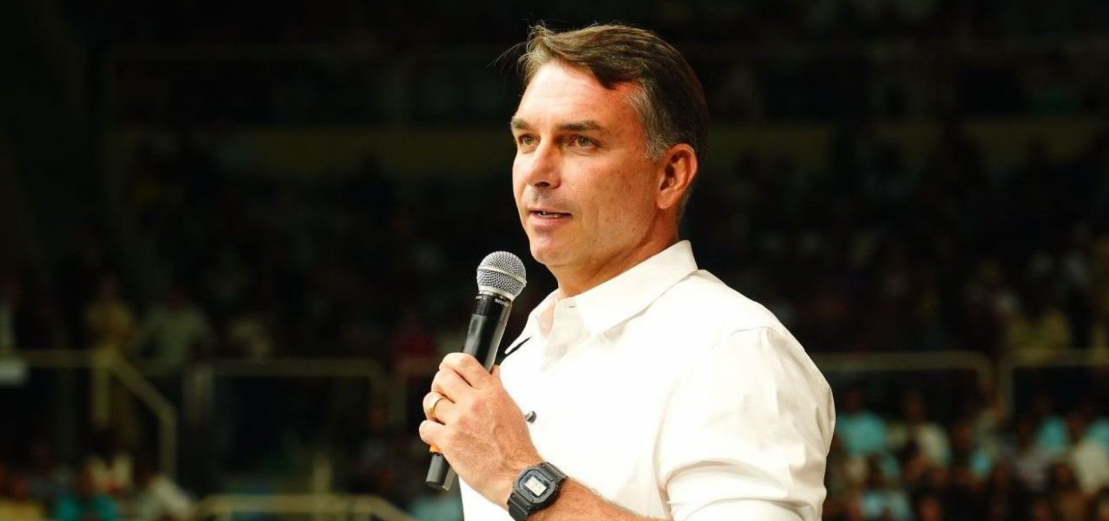 Flávio Bolsonaro rejeita desafio de Lula para abrir sigilos, diz coluna