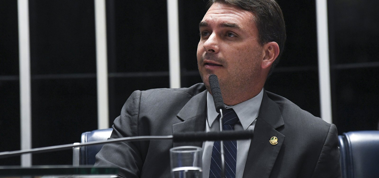 Amigo de Flávio Bolsonaro pagou para retirar reportagens da internet, aponta PF