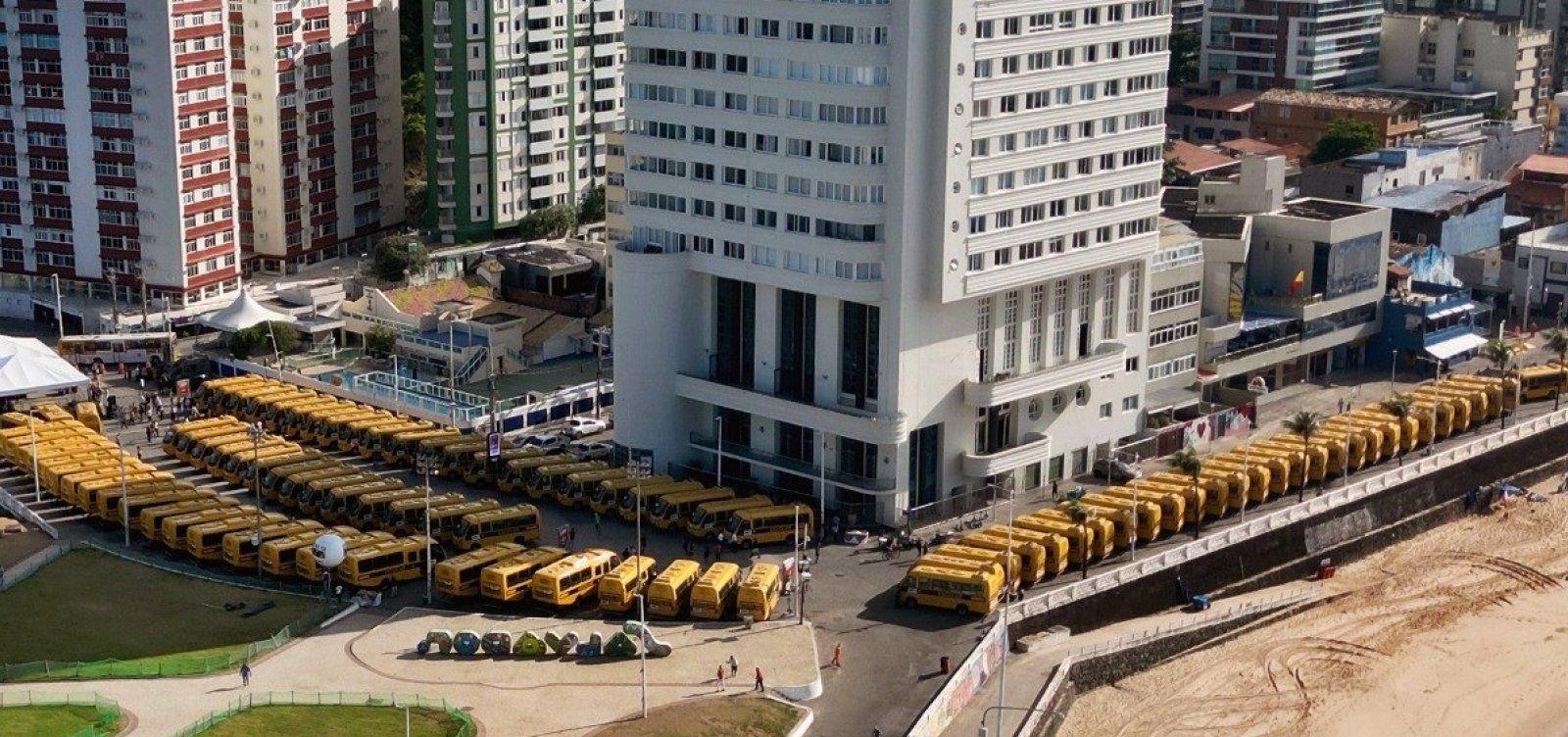 Governo entrega 101 ônibus escolares rurais para ampliar transporte de estudantes em municípios baianos