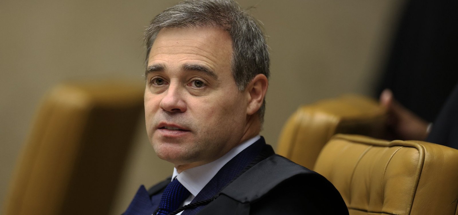 Mendonça rejeita retirada de posts que chamam Flávio Bolsonaro de “mentiroso master”