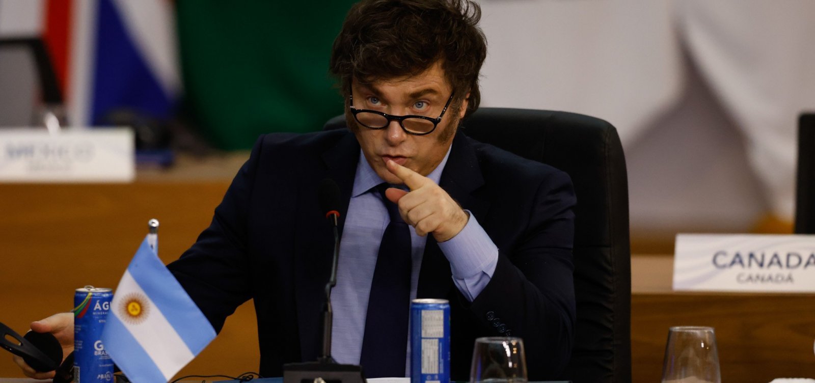 Argentina registra nova queda econômica e enfrenta risco de recessão