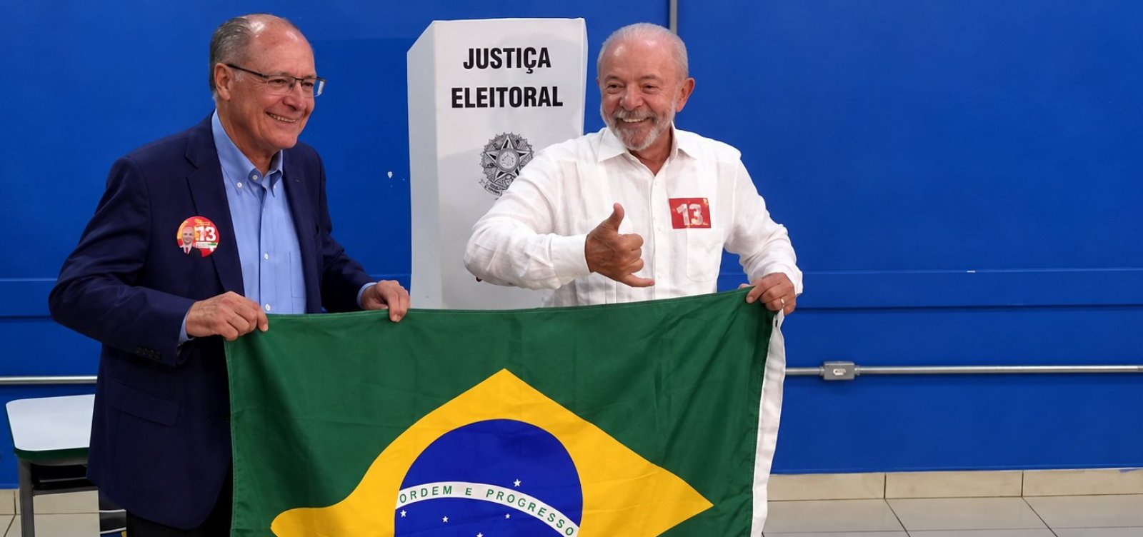 Lula vota em São Bernardo do Campo e agradece apoio recebido na campanha