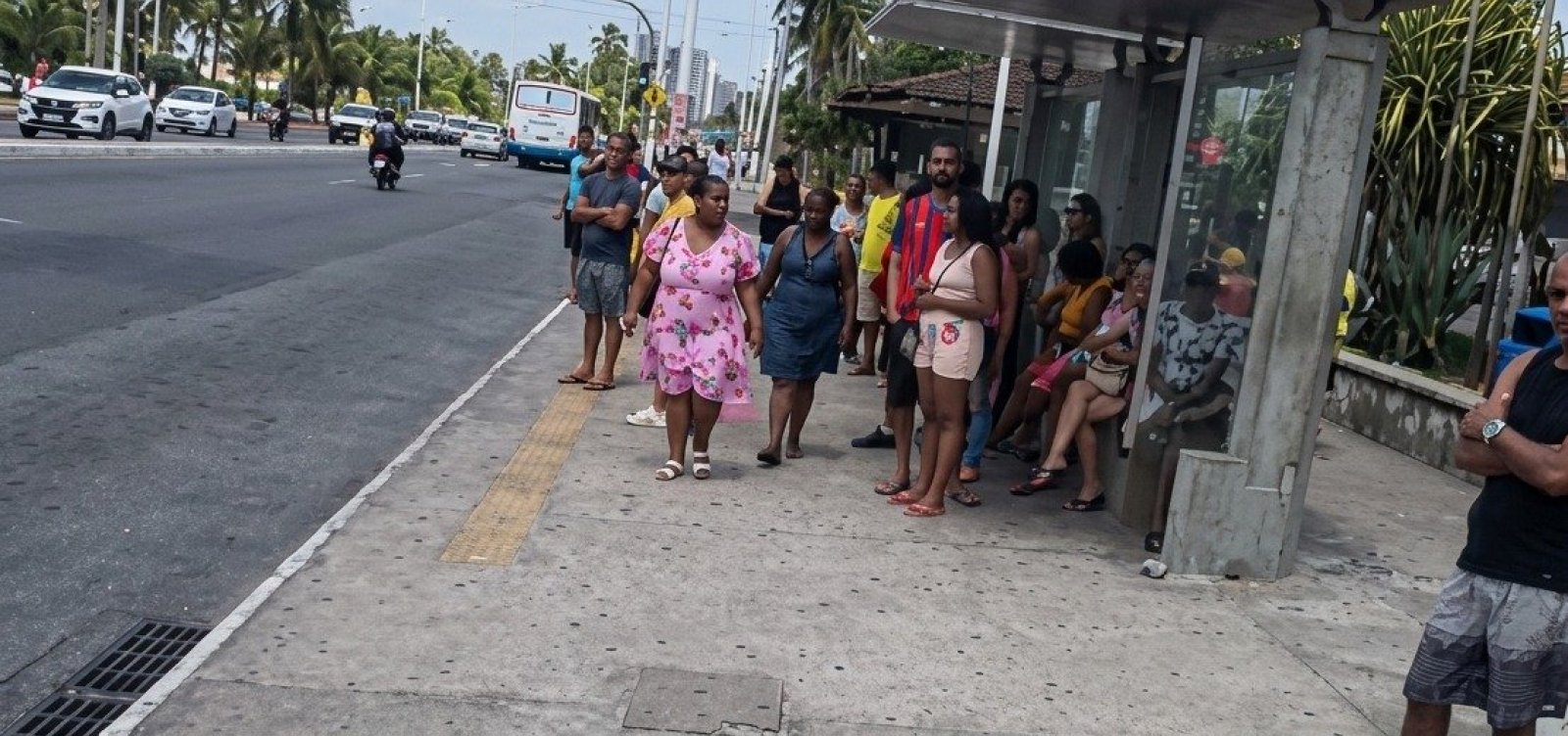 Caos nos ônibus de Salvador: eleitores denunciam apagão no transporte, e TRE aciona polícia
