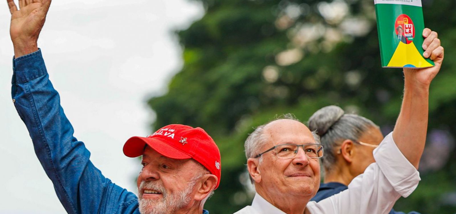 Resultado no exterior: Lula é reeleito presidente com 53,86% dos votos