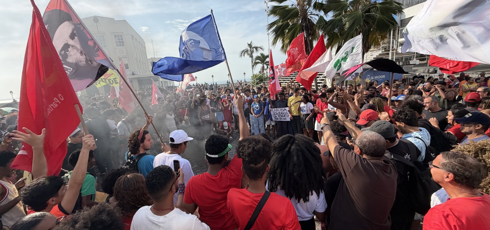 Estudantes protestam contra Bruno Reis após crise no transporte em Salvador nas eleições 