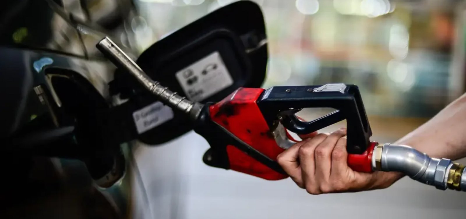 Governo prorroga subsídio ao diesel por mais 30 dias e mantém valor de R$ 2,12 por litro