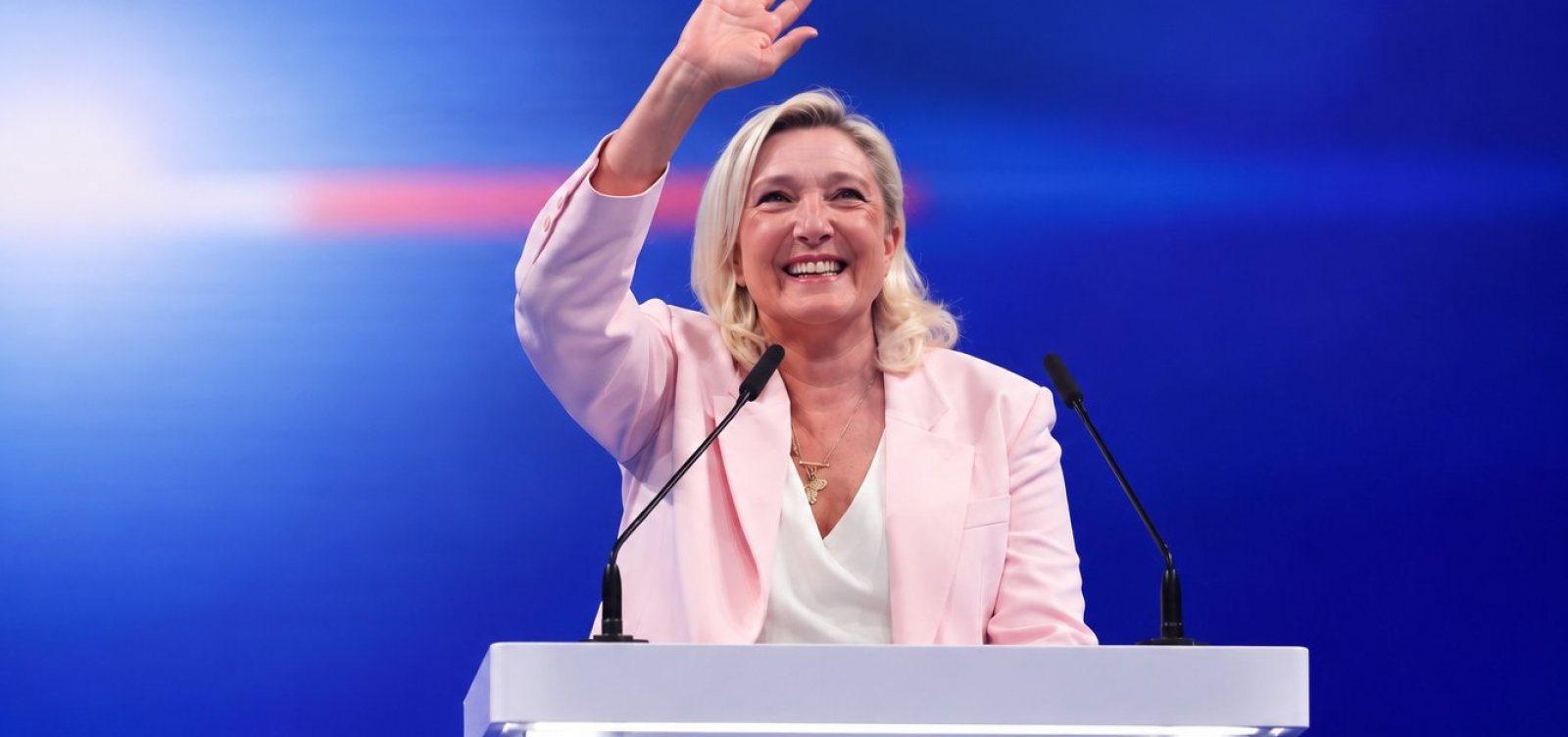Líder da extrema direita, Le Pen anuncia candidatura à presidência da França em meio a protestos