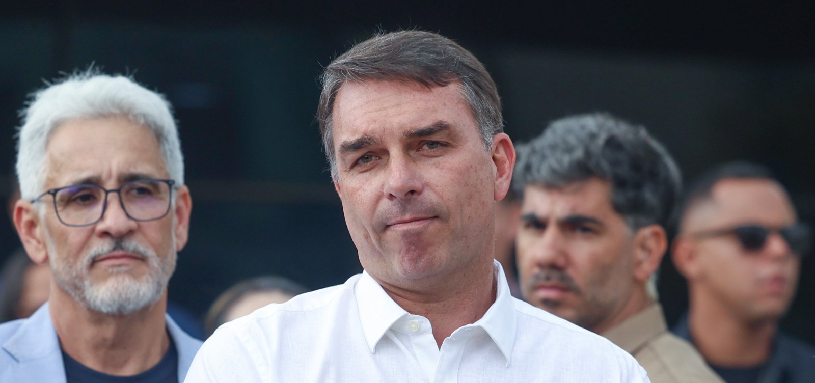 PF cancela passaportes de Flávio Bolsonaro após senador descumprir ordem de Moraes
