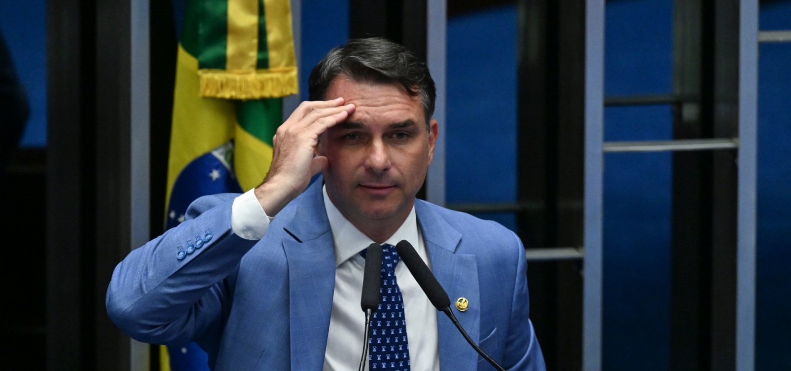 Piloto relata que nome de Flávio apareceu em lista de passageiros de aeronave