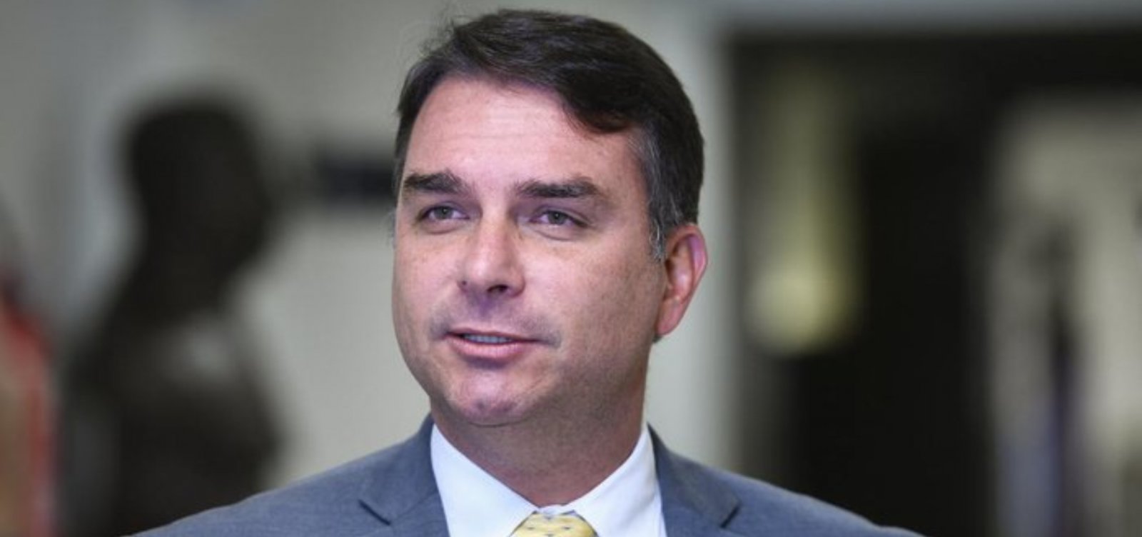 Flávio Bolsonaro chega aos EUA após deixar o Brasil, diz aliado