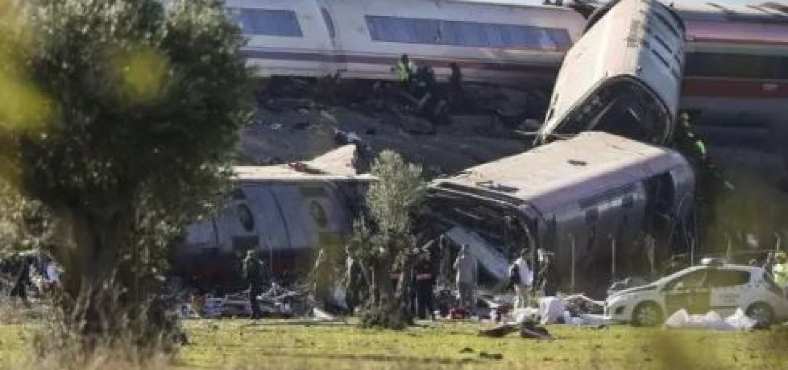 Colisão entre trens deixa ao menos 46 mortos na Espanha