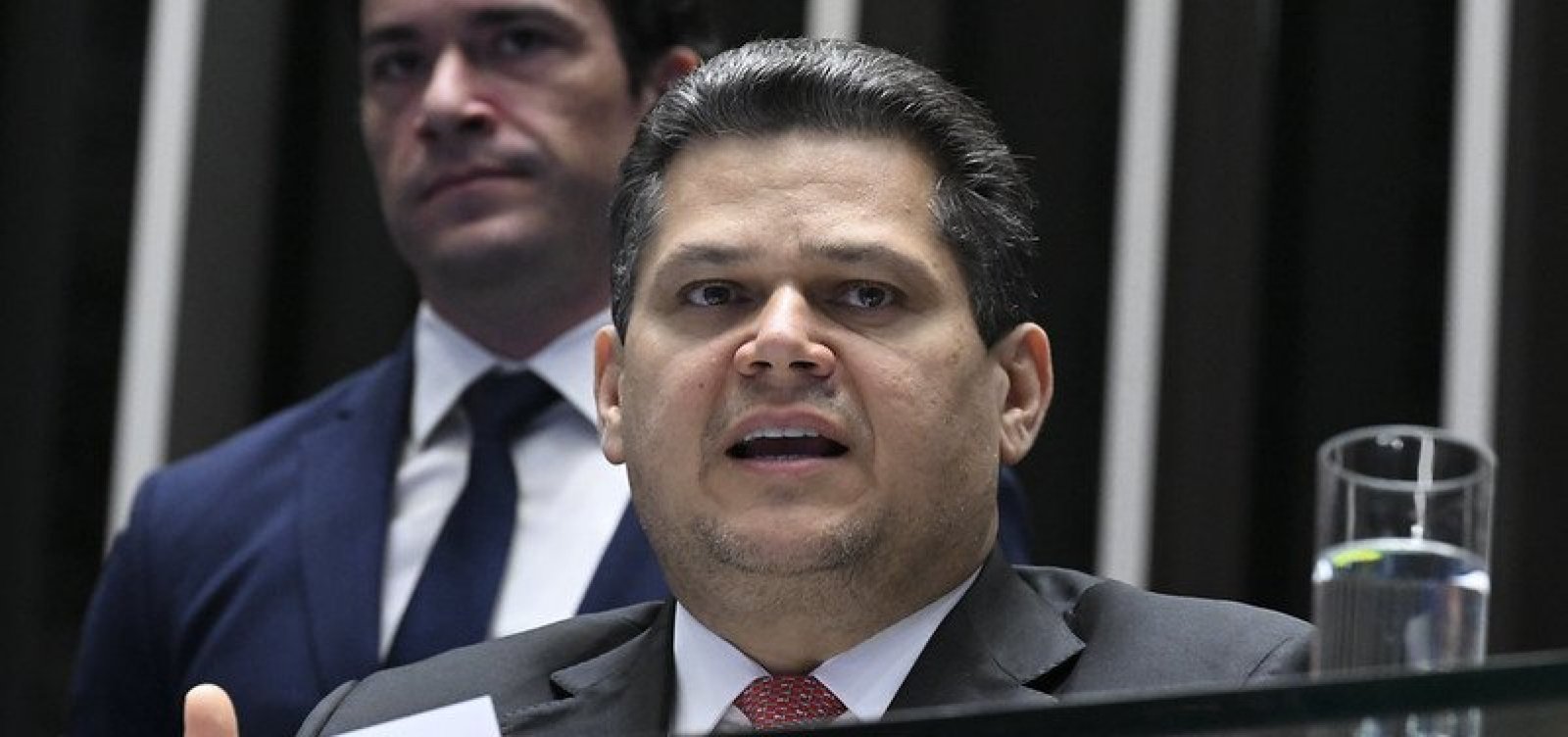 Alcolumbre defende pacificação nacional e articula indulto a Bolsonaro