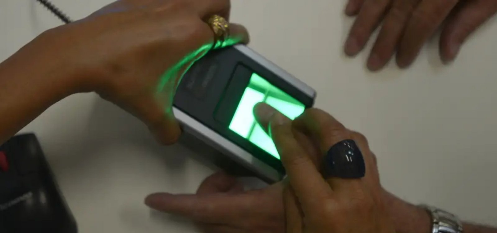 INSS alerta para golpe que promete bloquear benefícios por falta de biometria