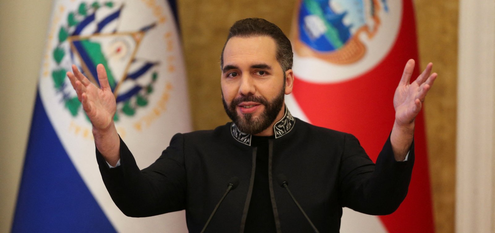 Presidente de El Salvador, Nayib Bukele, parabeniza Lula pela reeleição