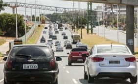 Trânsito: motoristas enfrentam retenção na AV. Paralela e Cidade Baixa