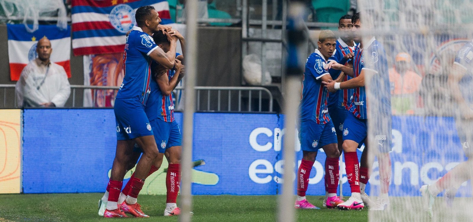 Bahia vira jogo sob pressão e derrota o São Paulo na Fonte Nova