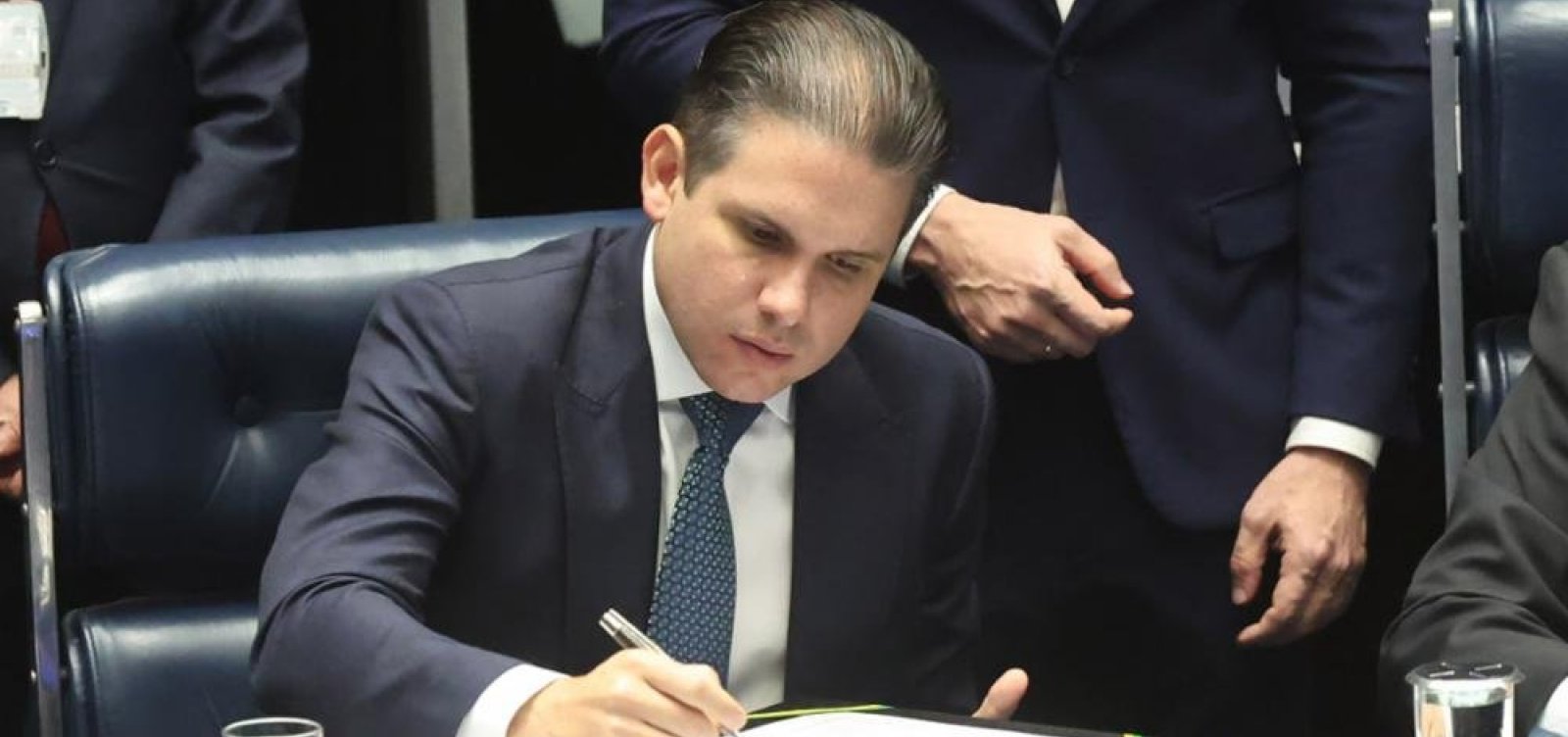 Câmara deve discutir voto distrital misto ainda este ano, diz Hugo Motta