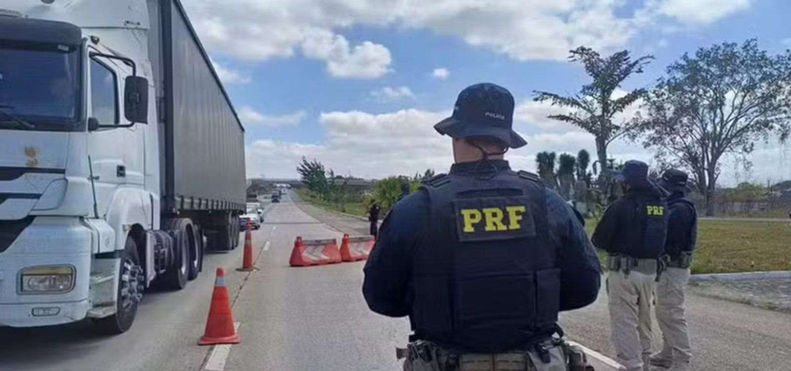 PRF intensifica fiscalização nas rodovias da Bahia durante feriadão