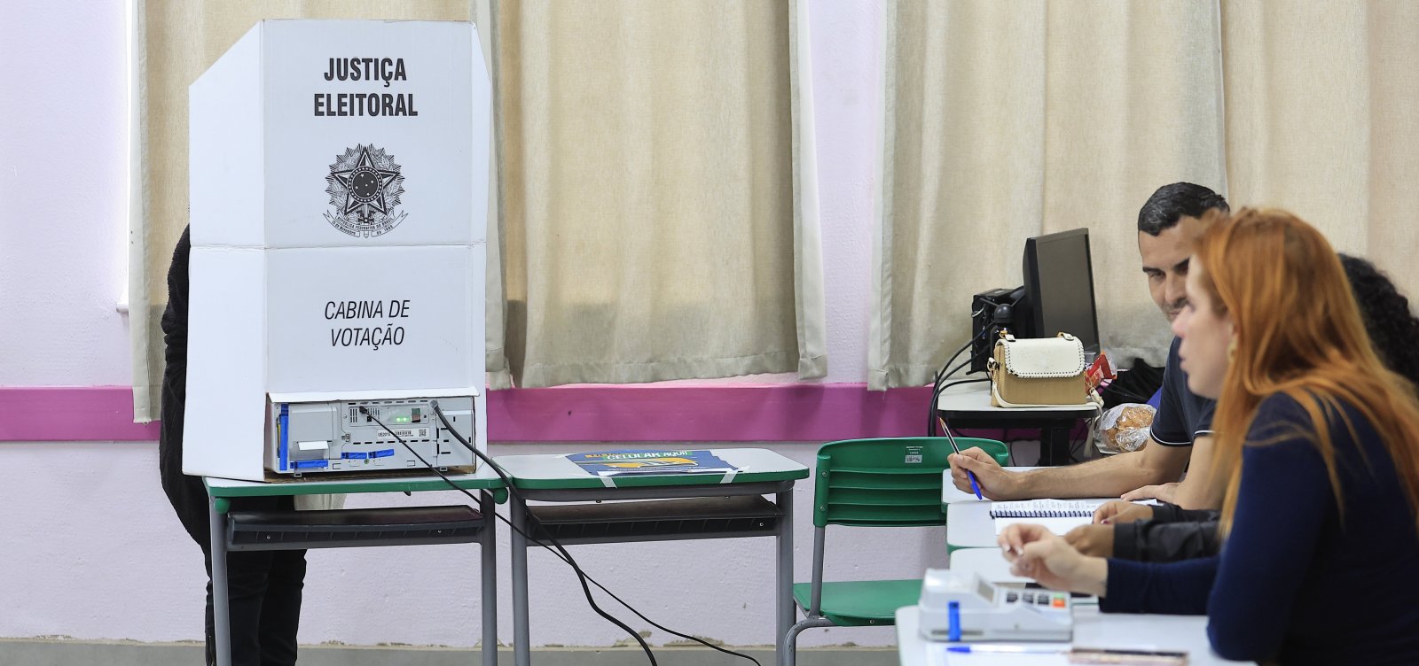 Mesmo com prorrogação, quantidade de votos após as 17h foi menor do que em 2022