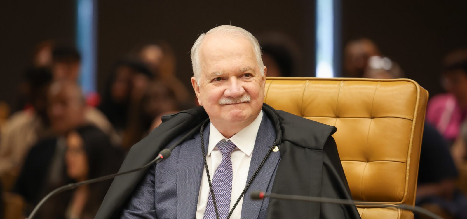 Fachin devolve investigação do INSS a Mendonça e mantém caso Master na Presidência do STF