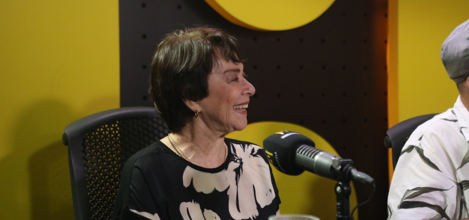 No Revele, atriz veterana Nívea Maria fala sobre seu espetáculo em Salvador e os desafios da atuação