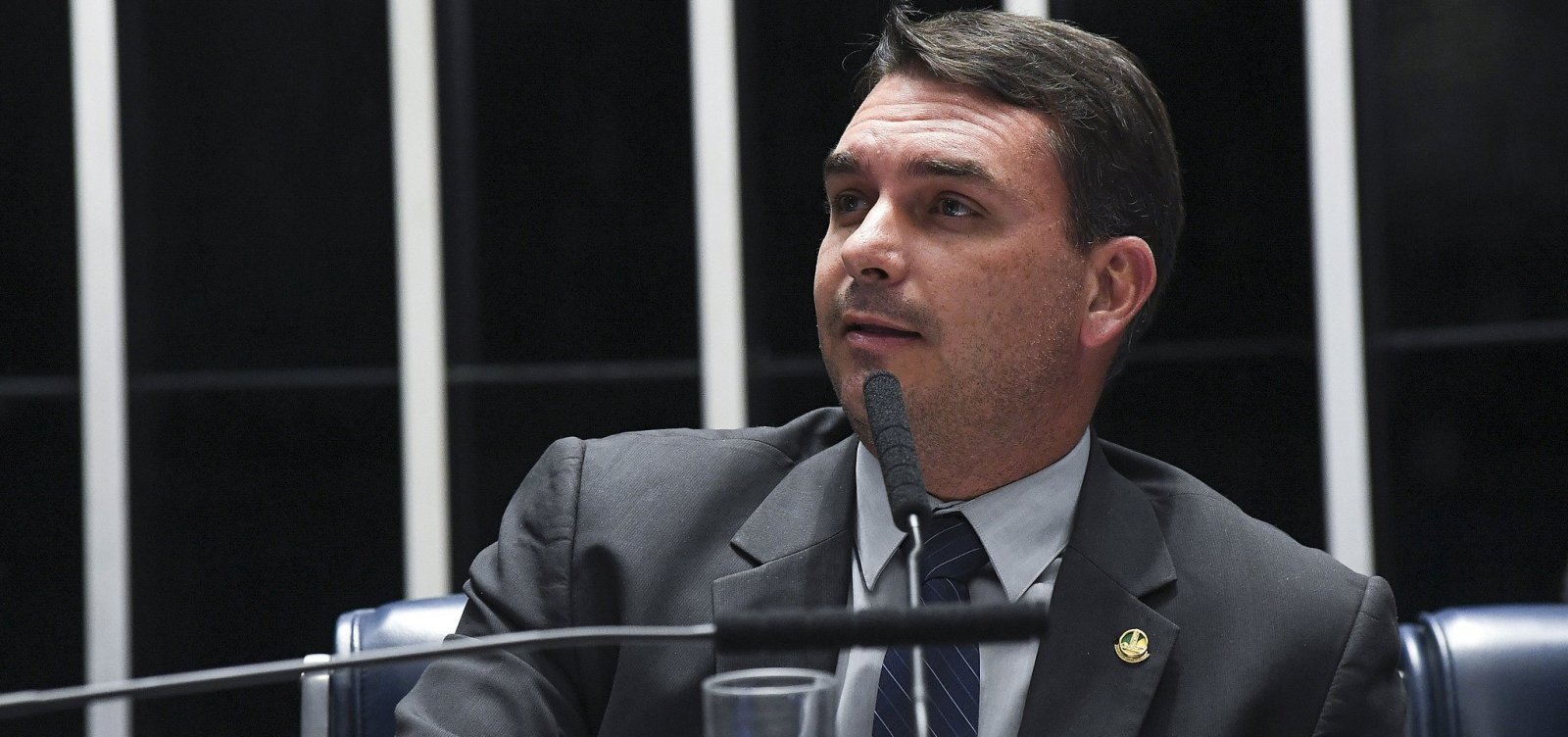 Ação na Justiça pede suspensão do salário e das verbas de Flávio Bolsonaro no Senado