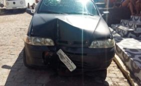 Bandidos colidem carro durante fuga e são presos em Barra do Rocha