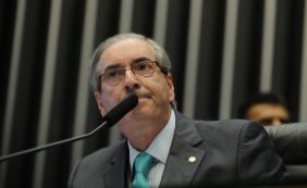 Afastado, Eduardo Cunha renuncia à presidência da Câmara em discurso e chora