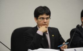 Senador da Rede aciona Justiça e requer suspensão da posse de Moreira Franco