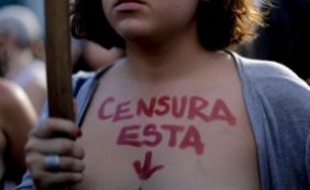 Multidão protesta pelo direito de as mulheres fazerem topless na Argentina; veja