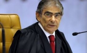 Ayres Britto defende Lava Jato e descarta assumir Ministério da Justiça