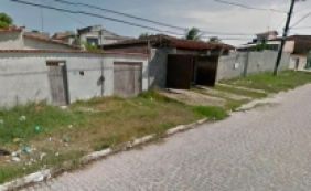 Grupo armado invade casas e mata dois adolescentes em Dias D'Ávila