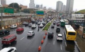 Chuva complica trânsito em diversas vias de Salvador nesta terça; confira