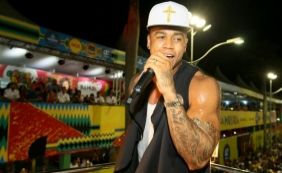 Leo Santana enaltece "Carnaval mais democrático" e "liberdade" na pipoca