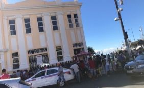 Terminal de lanchas tem fila quilométrica e espera de cerca de 2 horas