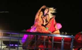Daniela Mercury lembra filma "Axé" na passagem pelo camarote Villa Mix