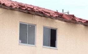 Luís Eduardo Magalhães: ventania destelha casas e quebra janelas de residencial