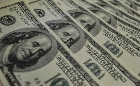 Com maior alta em três meses, dólar fecha acima de R$ 3,15