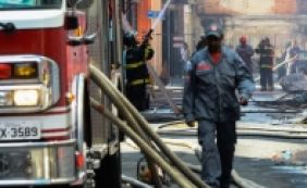 Bombeiro fica ferido durante combate a incêndio em prédio na Pituba