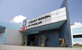 Reajuste em salários de prefeito, vice e vereadores é suspenso em Camaçari