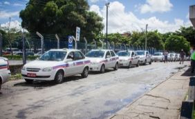 Taxistas protestam contra liminar que autoriza Uber em Salvador